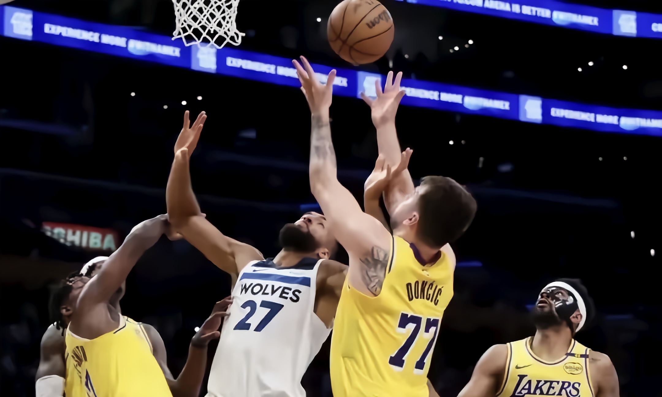 开云APP-NBA季后赛即将开打，球队备战紧张