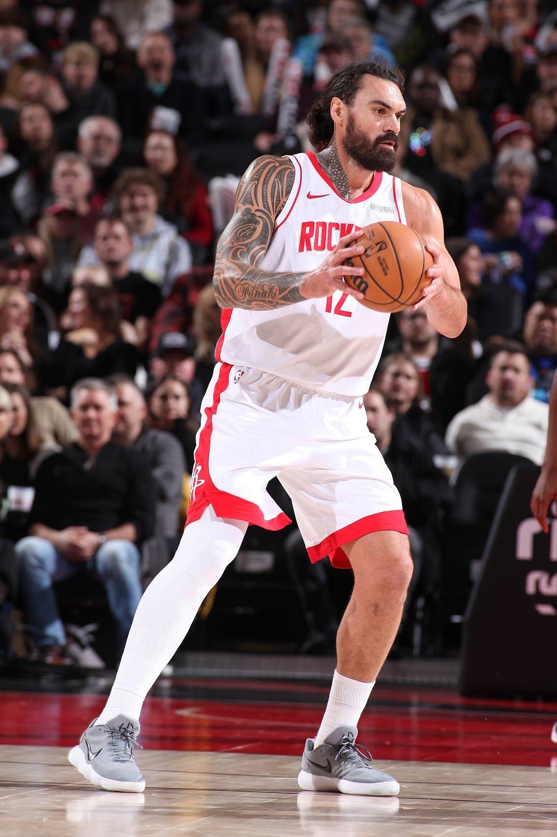 开云娱乐-开拓者内线优势明显控制篮板带来胜利